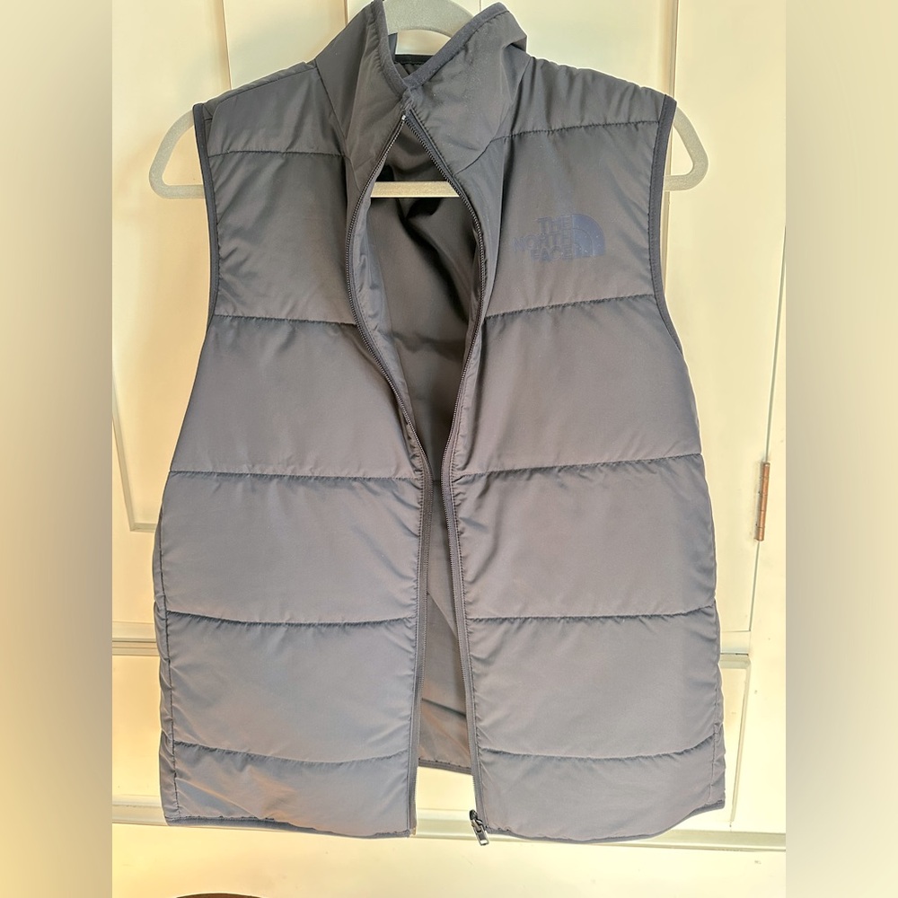 Men’s reversible North Face vest